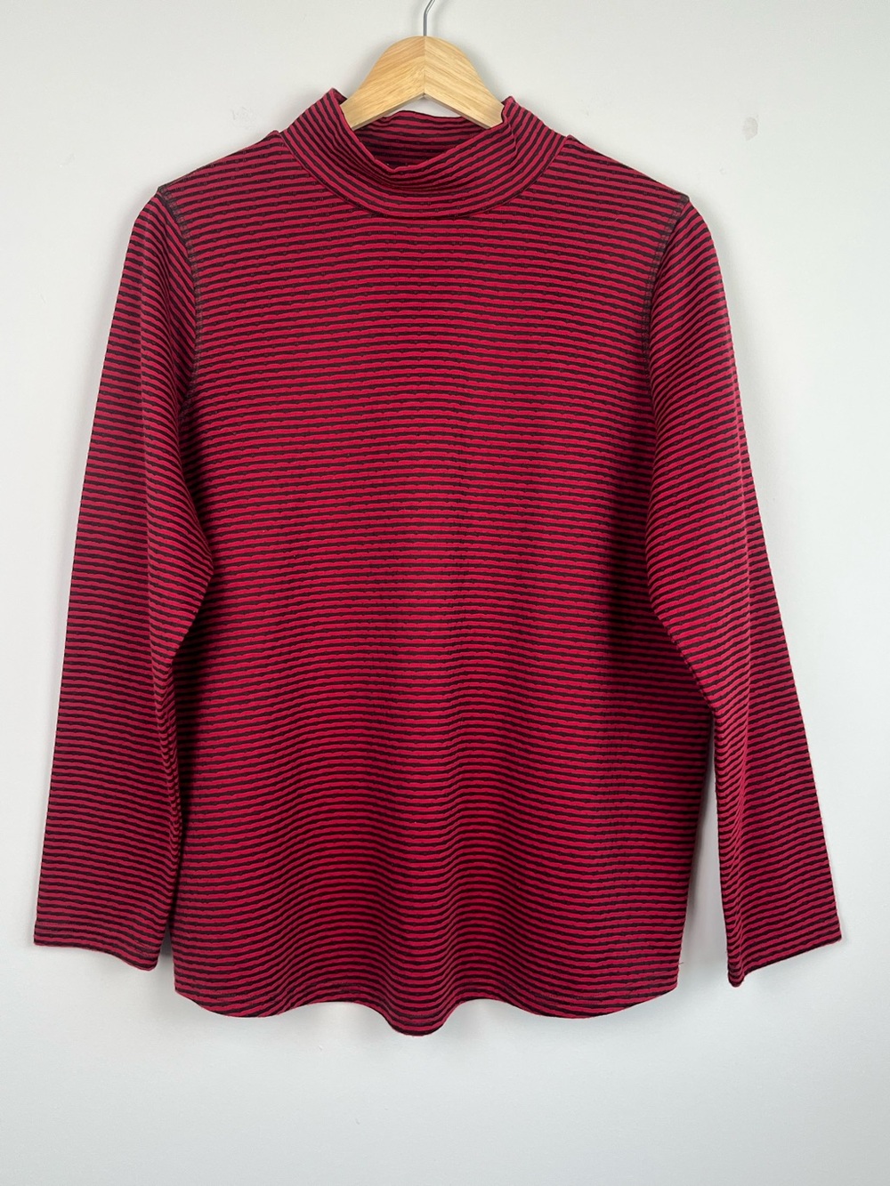 Chico’s Zenergy poly cotton red & black striped mock neck knit top, US large.